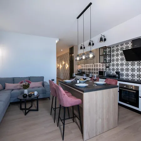 Alpha Apartment *