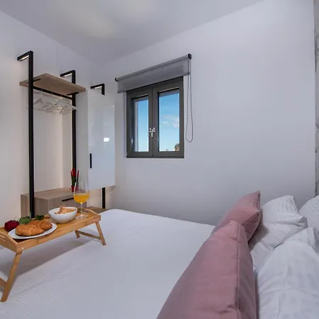 Alpha Apartment *