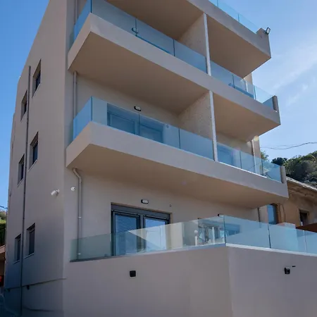 Alpha Apartment *